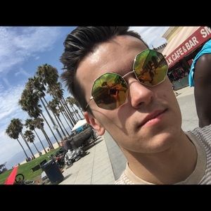 Meet your Posher, Clay